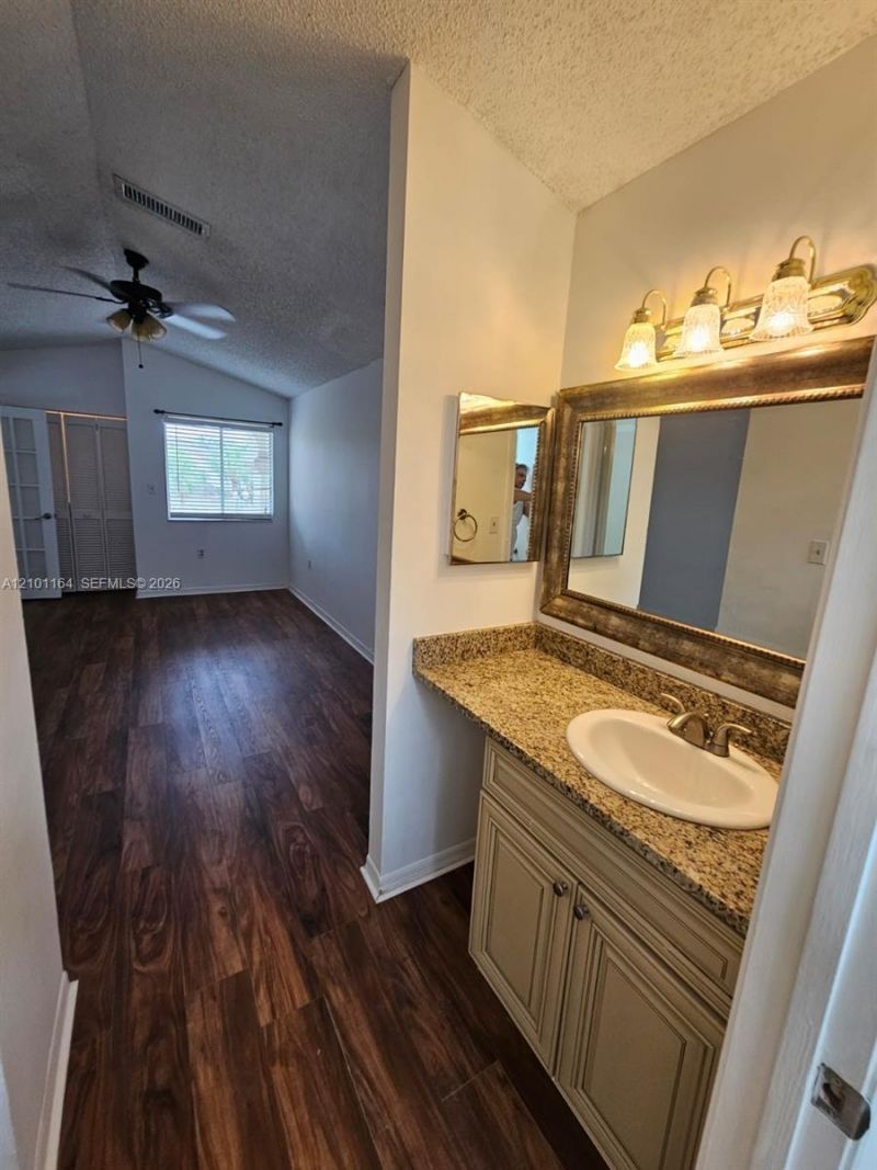 2206 Glenmoor Dr, Unit 2206, West Palm Beach, FL 33409 Photo