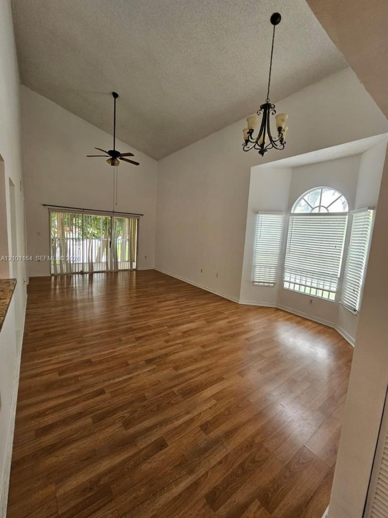 2206 Glenmoor Dr, Unit 2206, West Palm Beach, FL 33409 Photo
