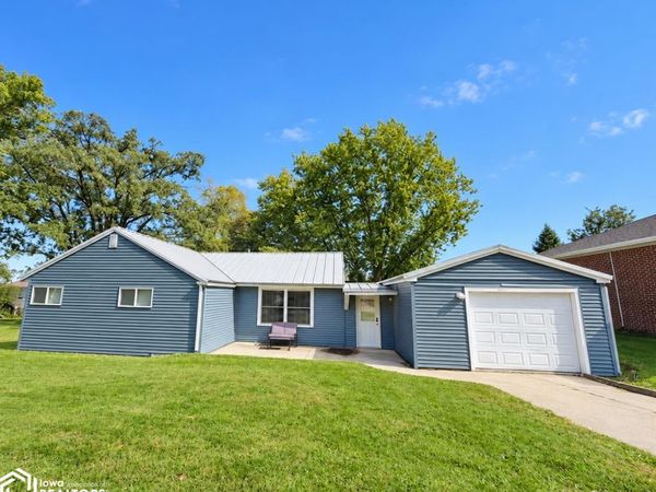 807 Park Avenue, Brooklyn, IA 52211