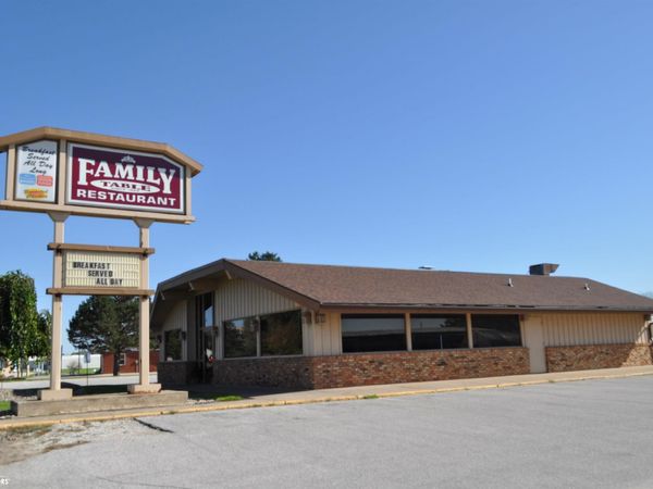 1525 Radiant Road, Carroll, IA 51401