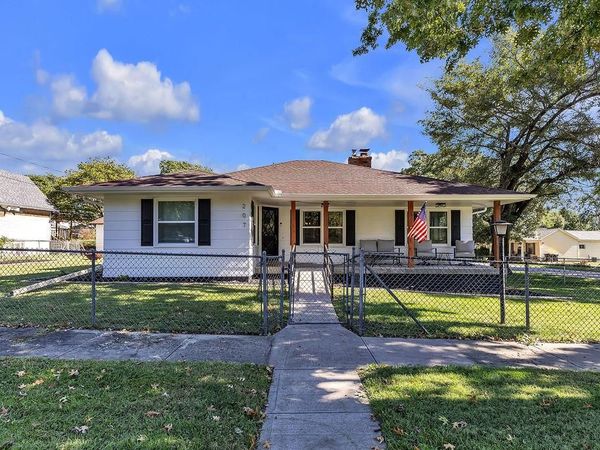207 S 5th Street, Savannah, MO 64485