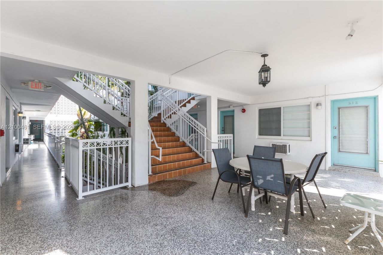 350 Collins Ave , Unit 311, Miami Beach, FL 33139 Photo