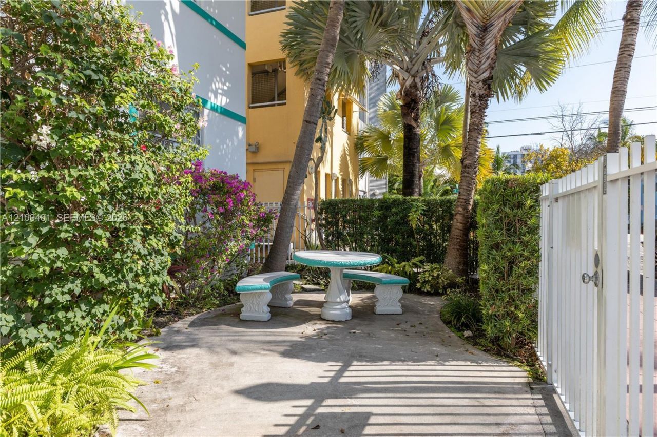 350 Collins Ave , Unit 311, Miami Beach, FL 33139 Photo