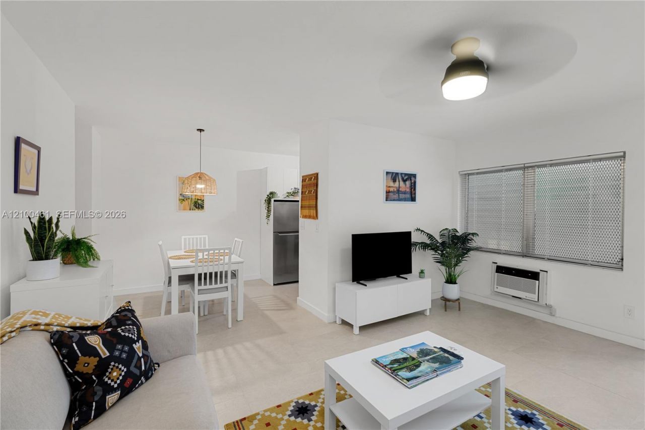 350 Collins Ave , Unit 311, Miami Beach, FL 33139 Photo