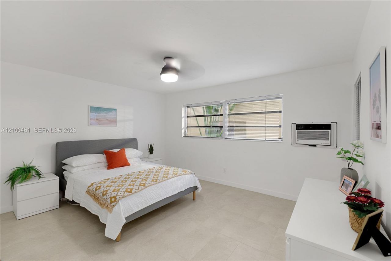 350 Collins Ave , Unit 311, Miami Beach, FL 33139 Photo