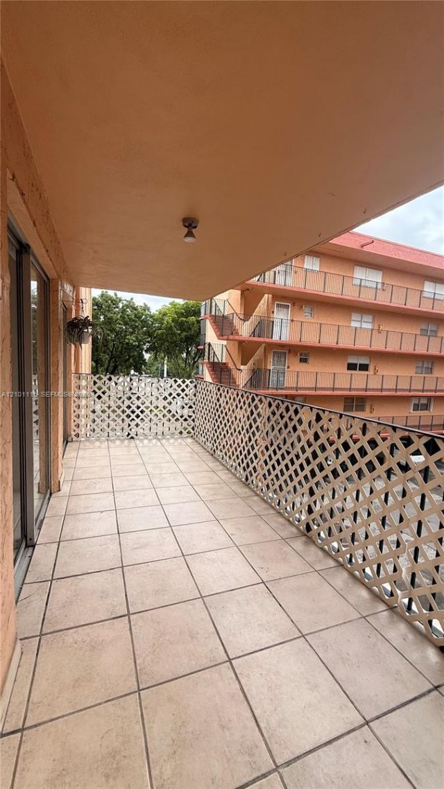 1950 W 56th St , Unit 2210B, Hialeah, FL 33012 Photo