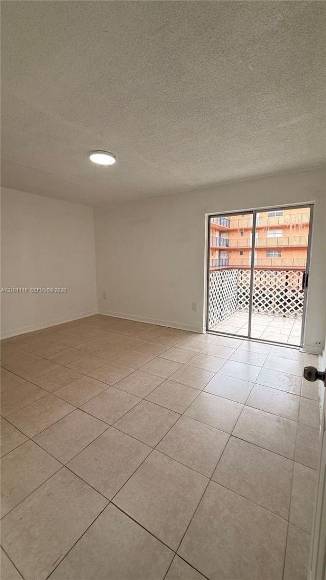 1950 W 56th St , Unit 2210B, Hialeah, FL 33012 Photo