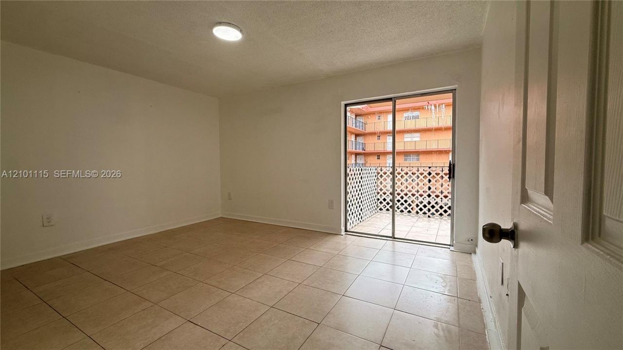 1950 W 56th St , Unit 2210B, Hialeah, FL 33012 Photo