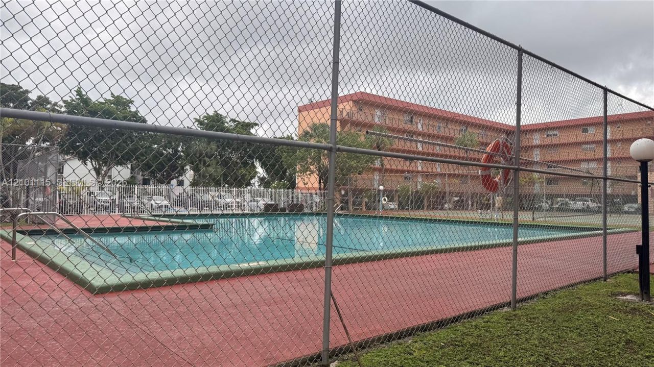 1950 W 56th St , Unit 2210B, Hialeah, FL 33012 Photo