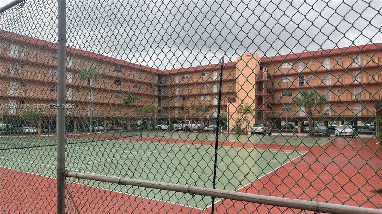 1950 W 56th St , Unit 2210B, Hialeah, FL 33012 Photo