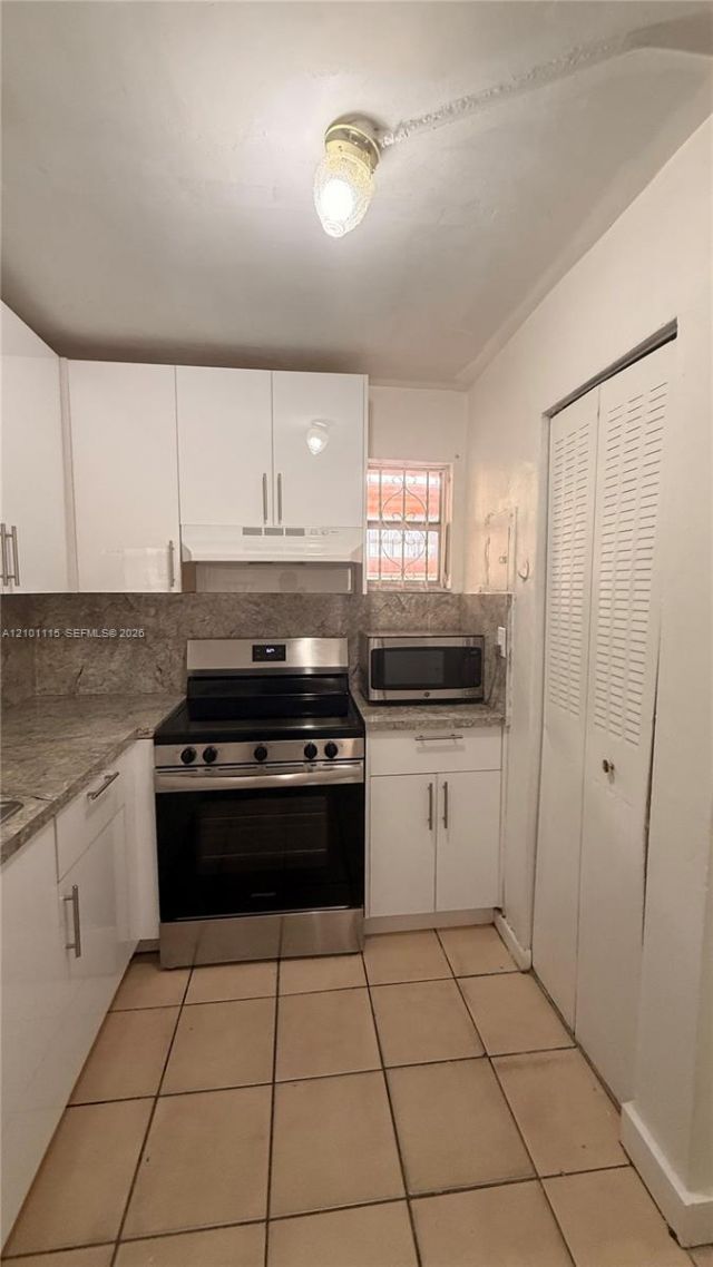 1950 W 56th St , Unit 2210B, Hialeah, FL 33012 Photo