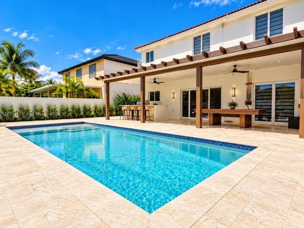 7874 NW 194TH ST , Hialeah, FL 33015