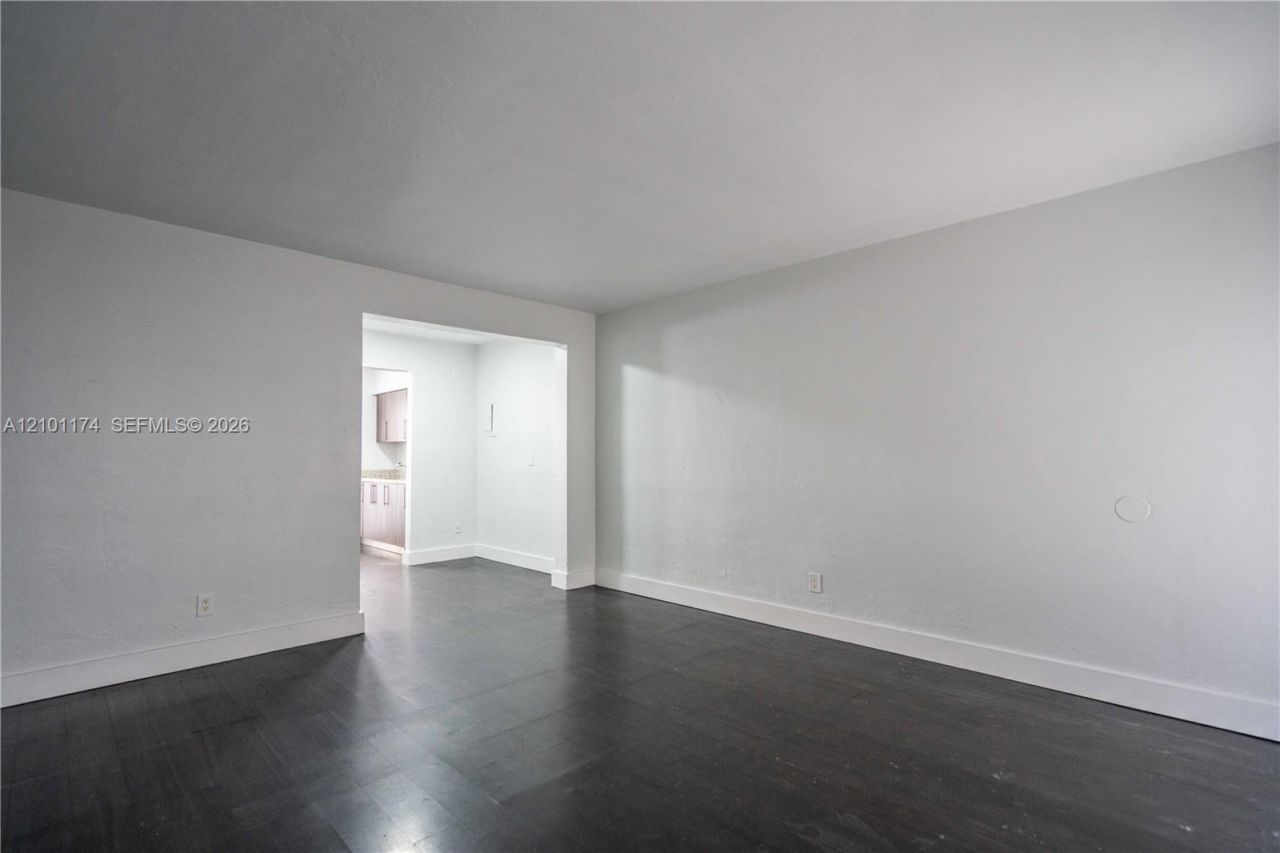 7311 Byron Ave, Unit 6, Miami Beach, FL 33141 Photo