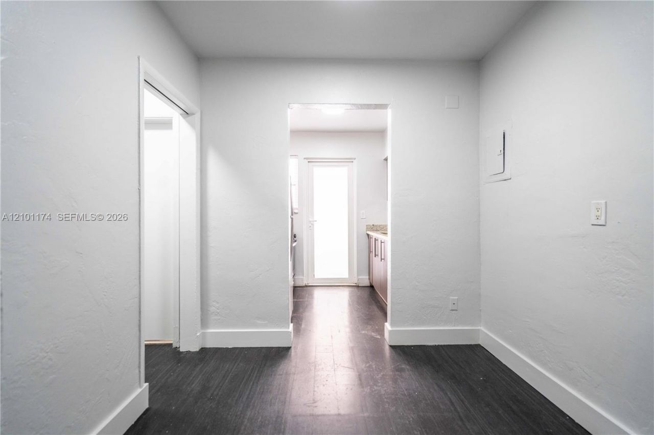 7311 Byron Ave, Unit 6, Miami Beach, FL 33141 Photo