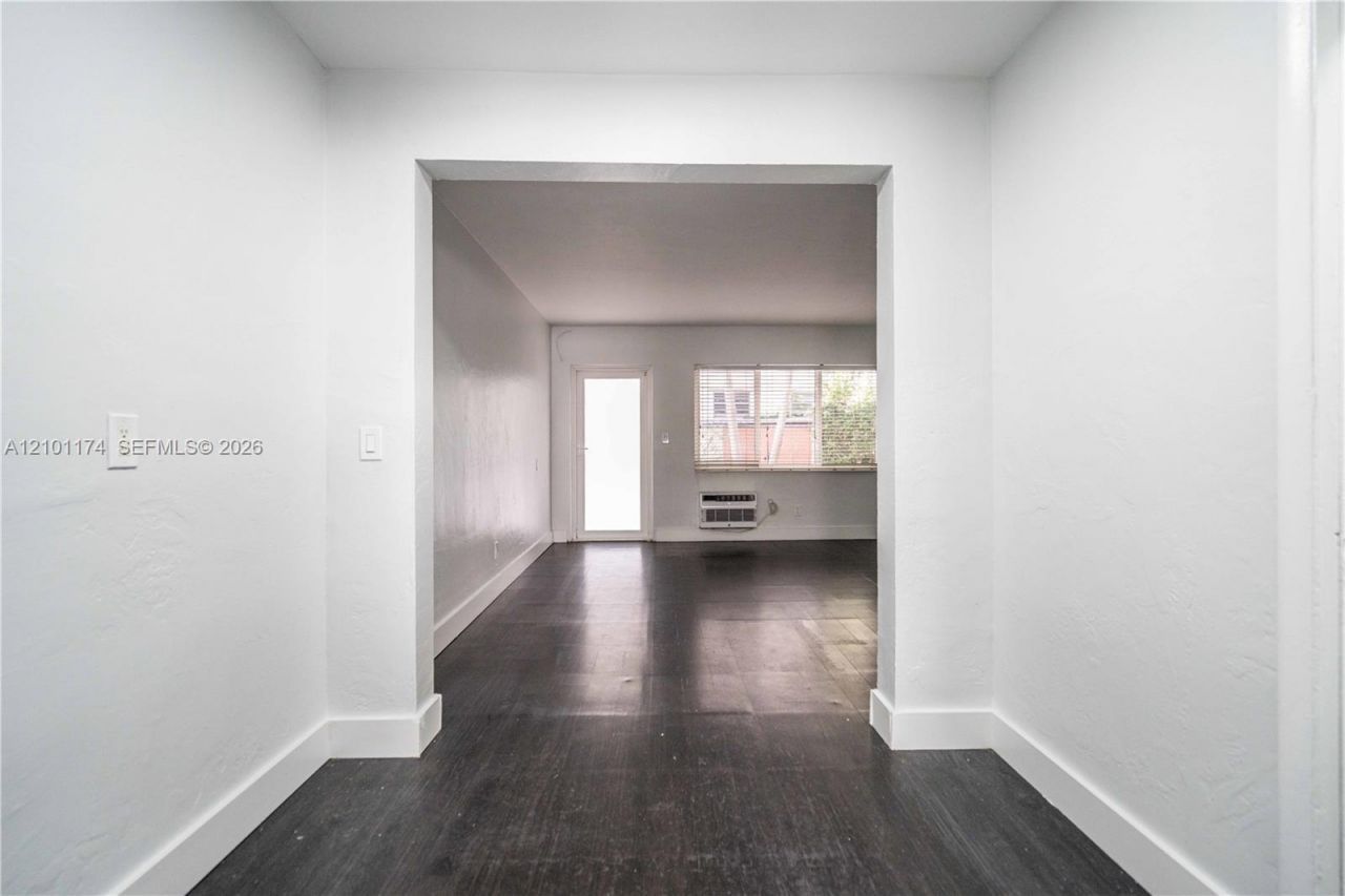 7311 Byron Ave, Unit 6, Miami Beach, FL 33141 Photo