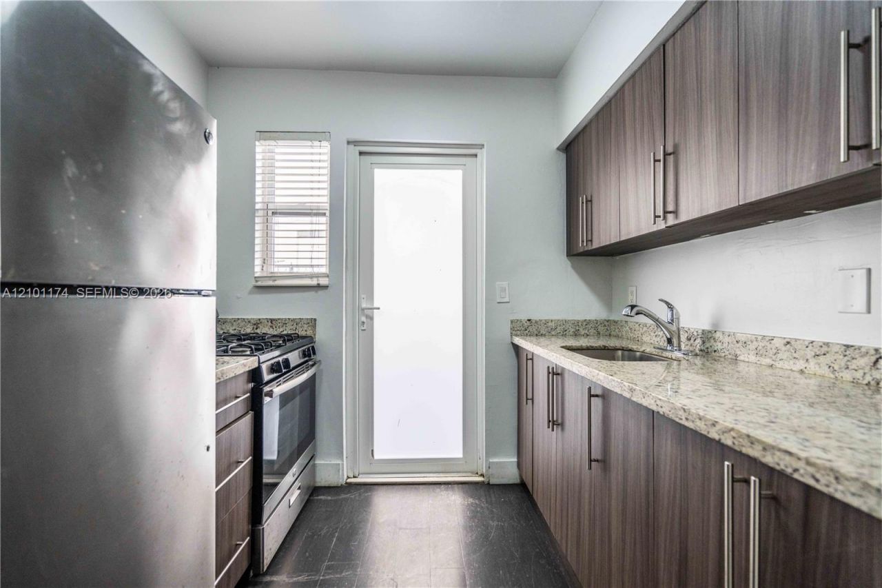 7311 Byron Ave, Unit 6, Miami Beach, FL 33141 Photo