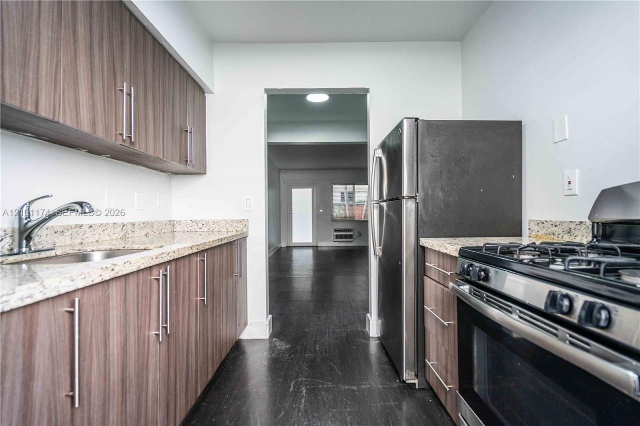 7311 Byron Ave, Unit 6, Miami Beach, FL 33141 Photo