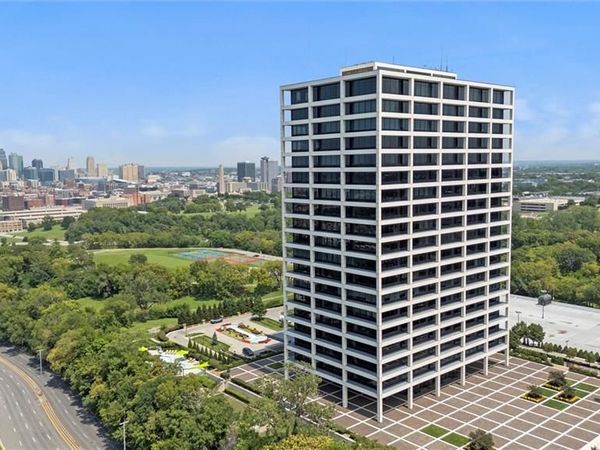 700 W 31st Street, Unit 1405, Kansas City, MO 64108