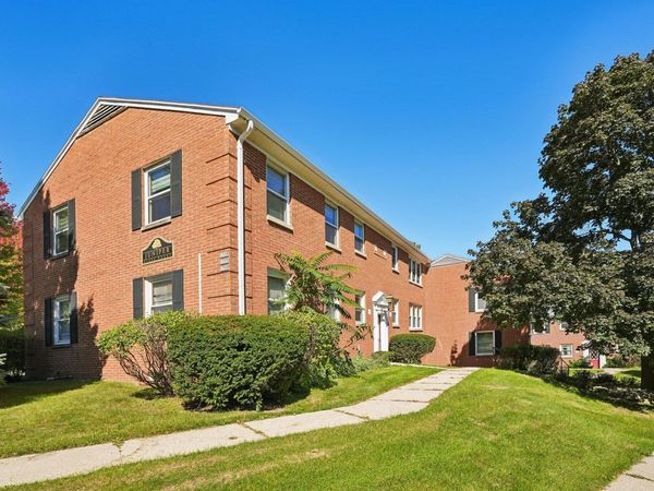 1335 E Randolph Ct, Unit B, Milwaukee, WI 53212