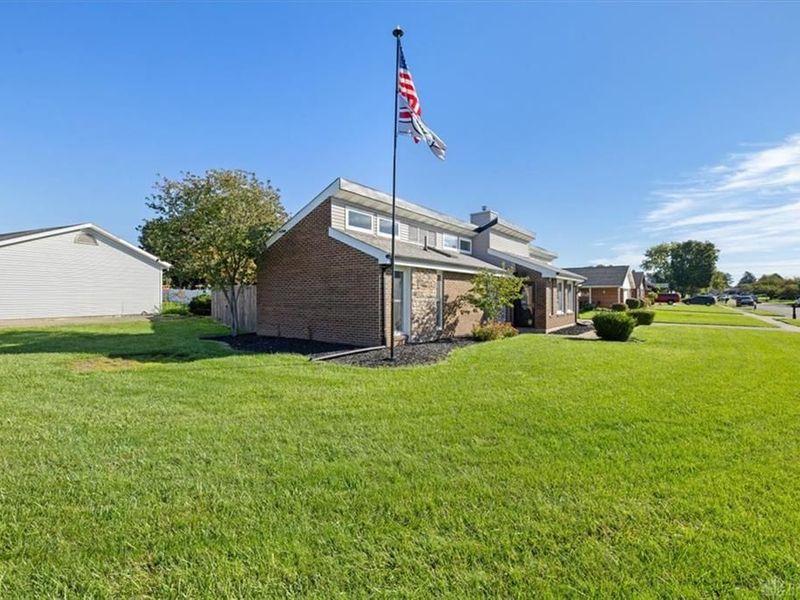 1700 Elaina Drive, Springfield, OH 45503 Photo 4