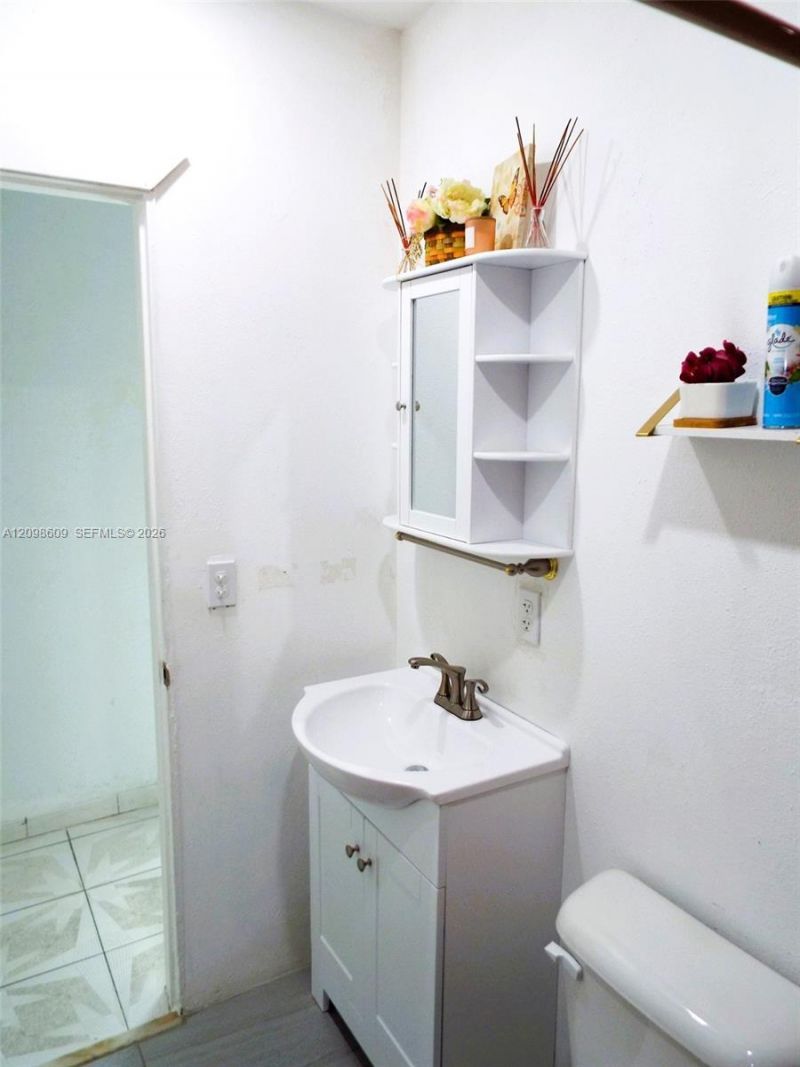 285 NW 48th Pl , Miami, FL 33126 Photo