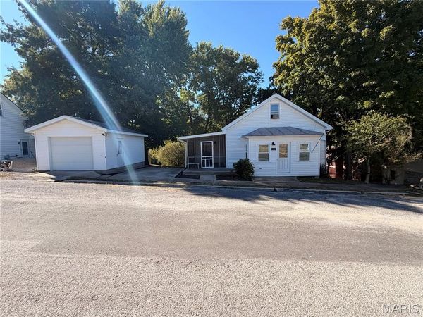 1202 Main Street , Maeystown, IL 62256
