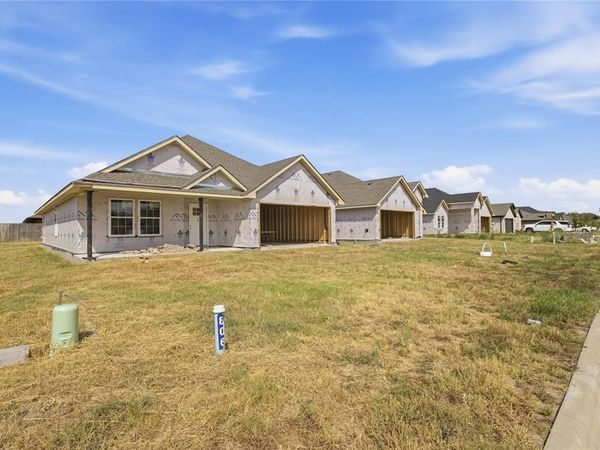 806 Moseley Lane , Greenville, TX 75402