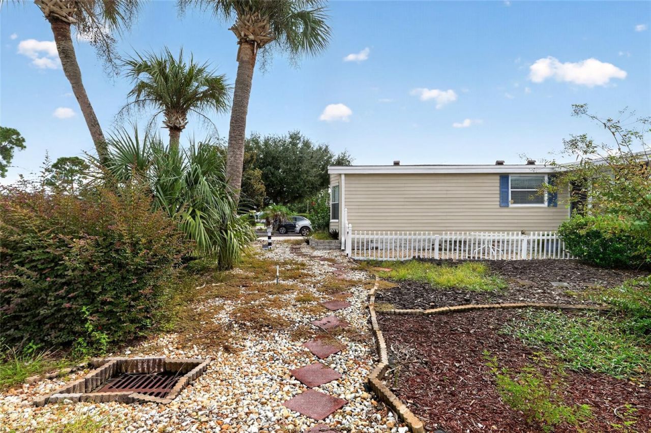 3401 Rainbow Road , Tavares, FL 32778 Photo