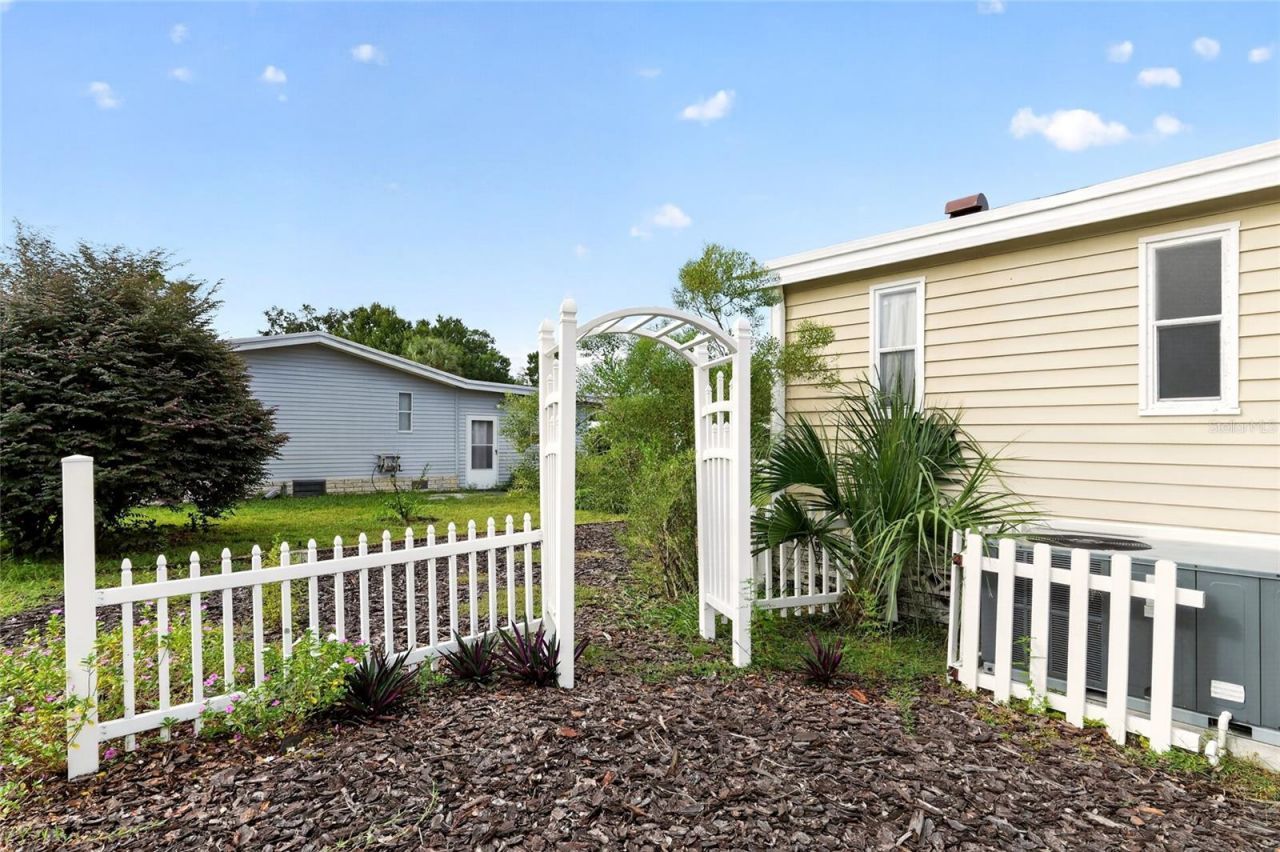 3401 Rainbow Road , Tavares, FL 32778 Photo