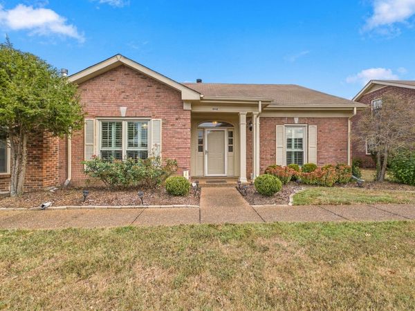 8515 Sawyer Brown Rd, Nashville, TN 37221