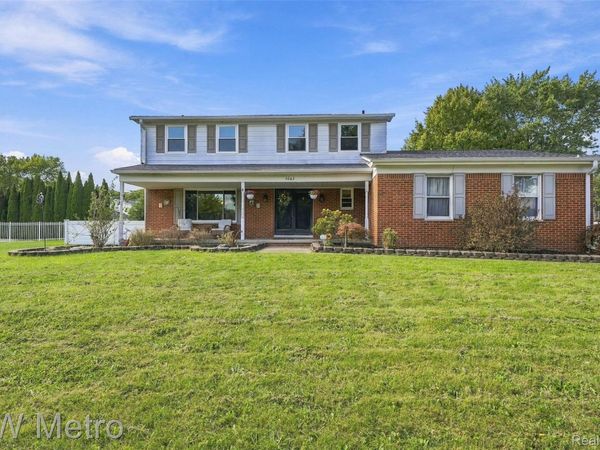 3863 Lawson Drive, Troy, Mi 48084