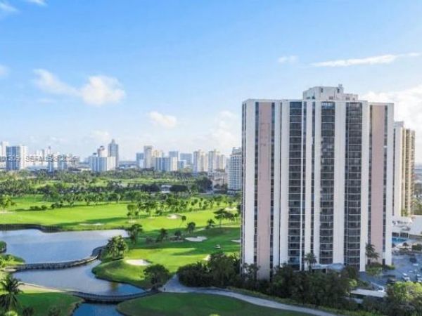20301 W Country Club Dr , Unit 826, Aventura, FL 33180