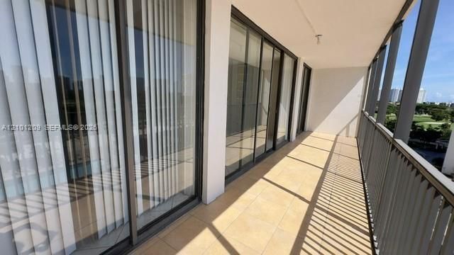 20301 W Country Club Dr , Unit 826, Aventura, FL 33180 Photo