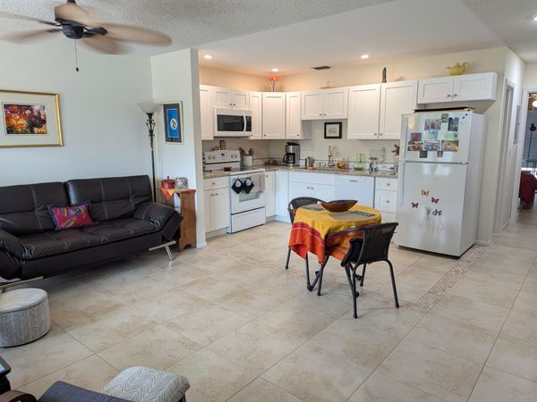 2800 INDIAN RIVER Boulevard, Unit Q7, Vero Beach, FL 32960