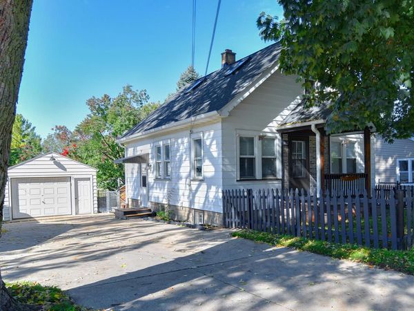1462 Cleveland AVENUE, Waukesha, WI 53186