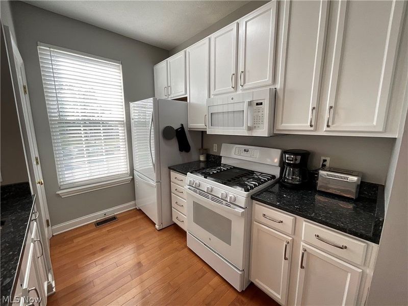 2708 Martin Luther King Jr Drive, Cleveland, OH 44104 Photo 9