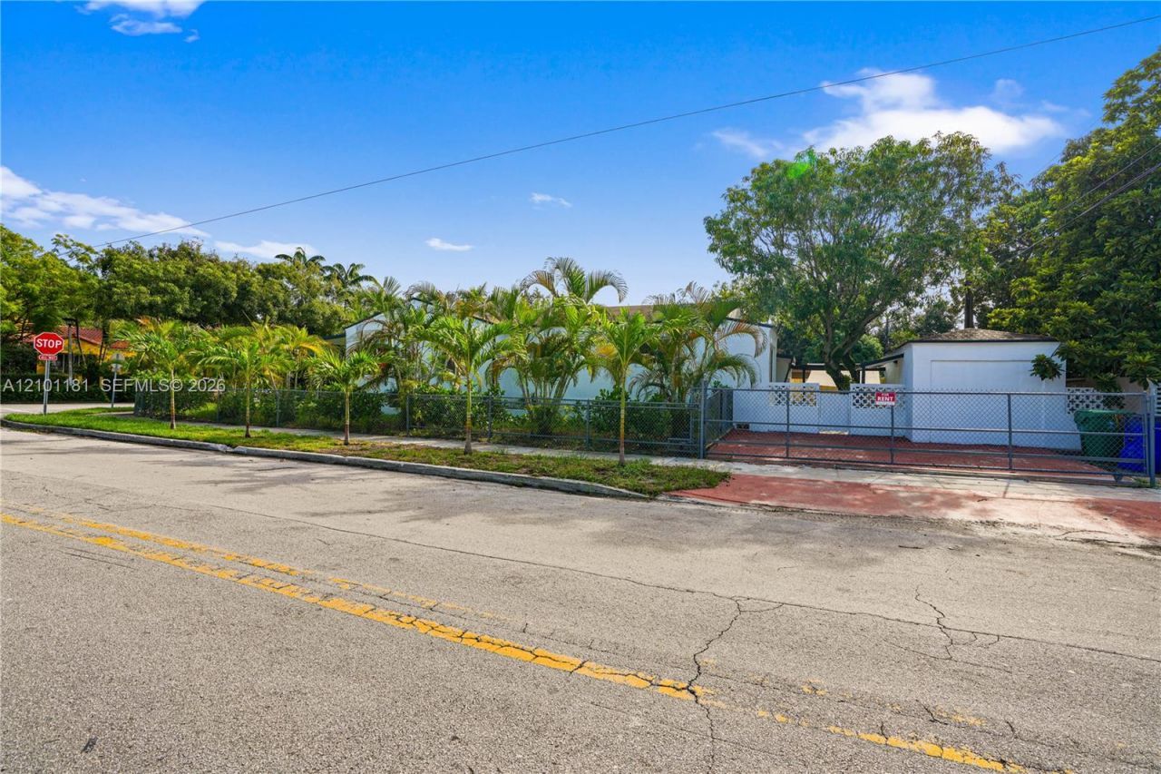 1550 SW 13th St , Miami, FL 33145 Photo