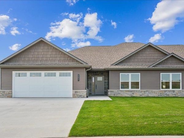 257 Gavin Circle, Peosta, IA 52068