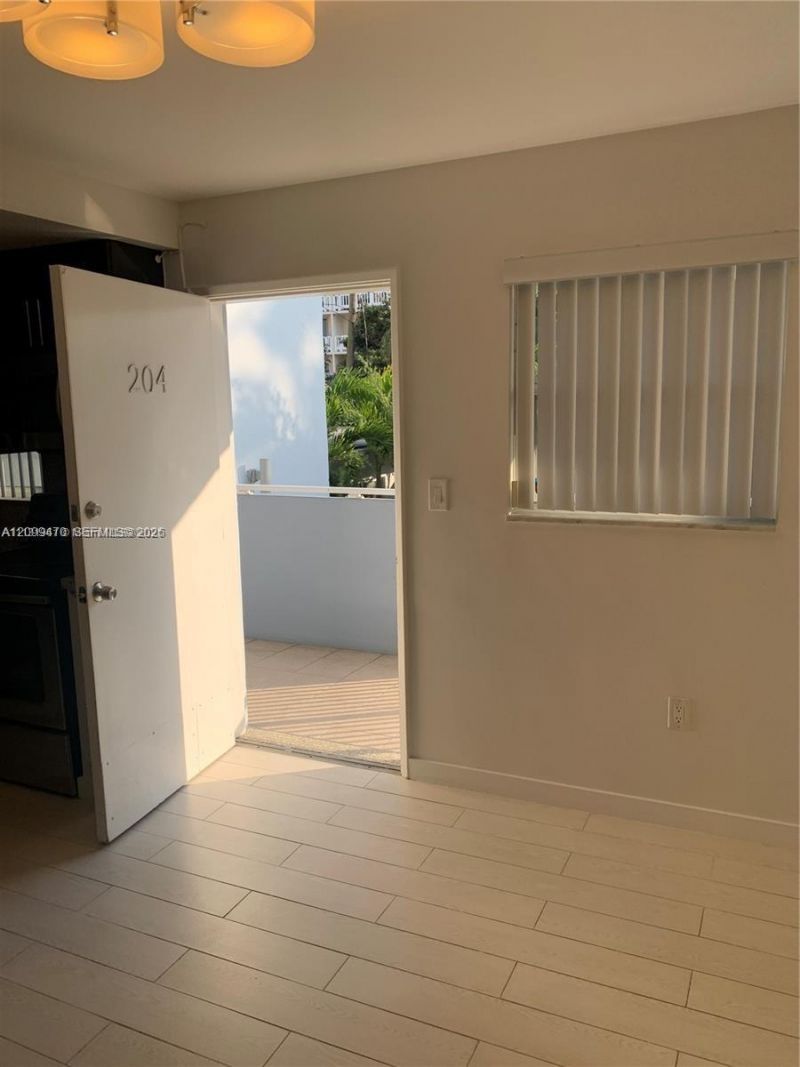 947 Lenox Ave , Unit 204, Miami Beach, FL 33139 Photo