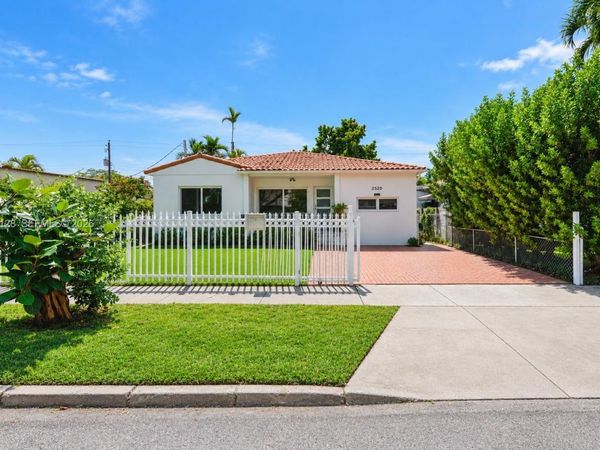 2520 SW 22nd Ter , Miami, FL 33145