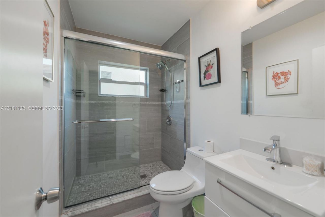 2520 SW 22nd Ter , Miami, FL 33145 Photo