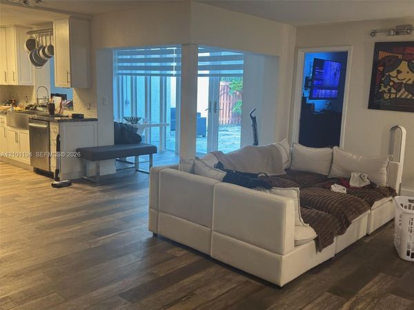 323 Ives Dairy Rd, Unit 323-08, Miami, FL 33179