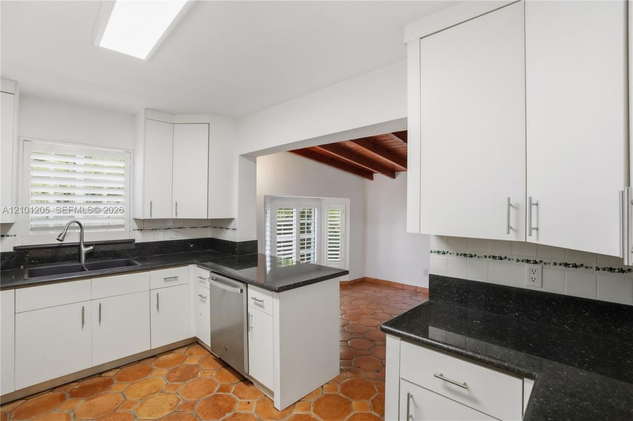 371 SW 29th Rd, Miami, FL 33129 Photo