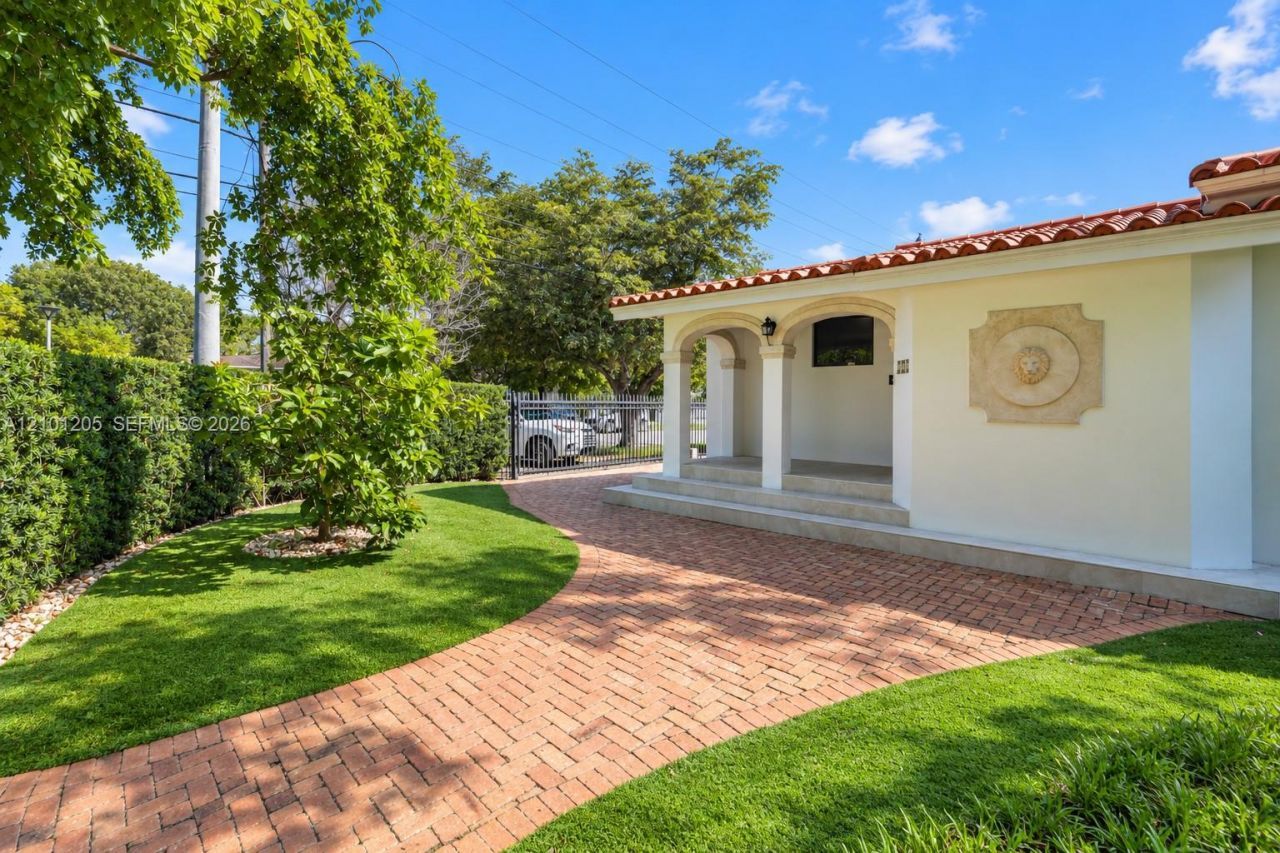 371 SW 29th Rd, Miami, FL 33129 Photo