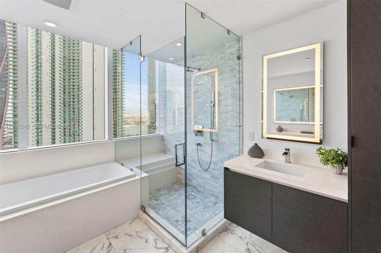 851 NE 1st Ave , Unit 2601, Miami, FL 33132 Photo