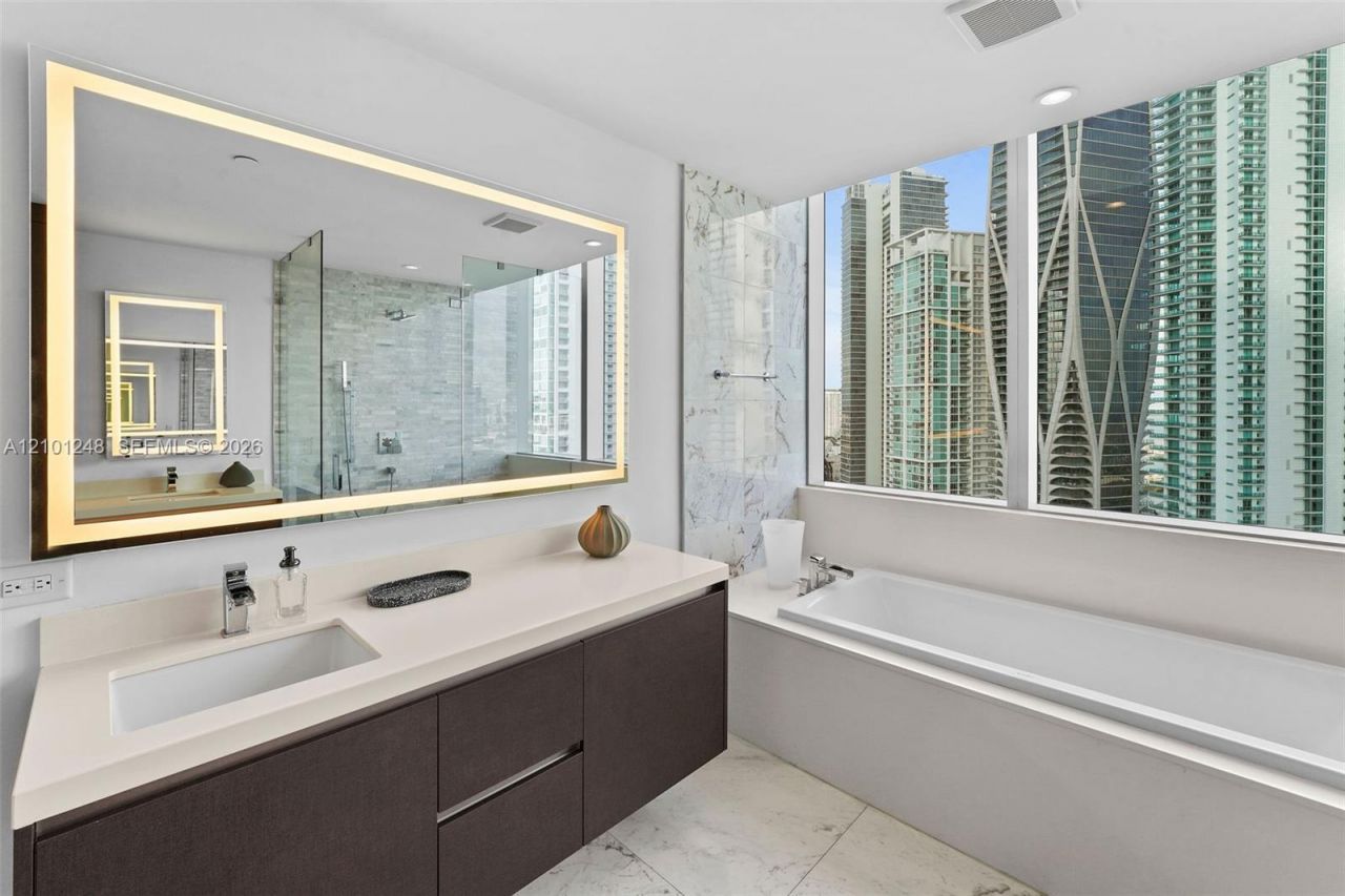 851 NE 1st Ave , Unit 2601, Miami, FL 33132 Photo