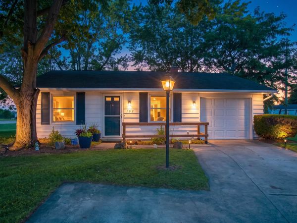 102 Eastwood Court, Garrett, IN 46738