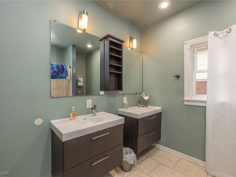 473 S Sunset View Drive, Akron, OH 44320 Photo 10