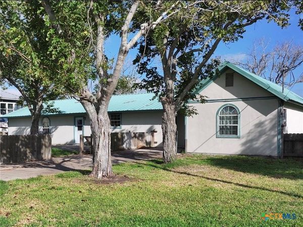 450 W Kruse Avenue , Port Lavaca, TX 77979