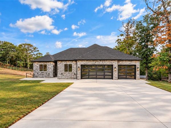39 Village Road, Rogers, AR 72756